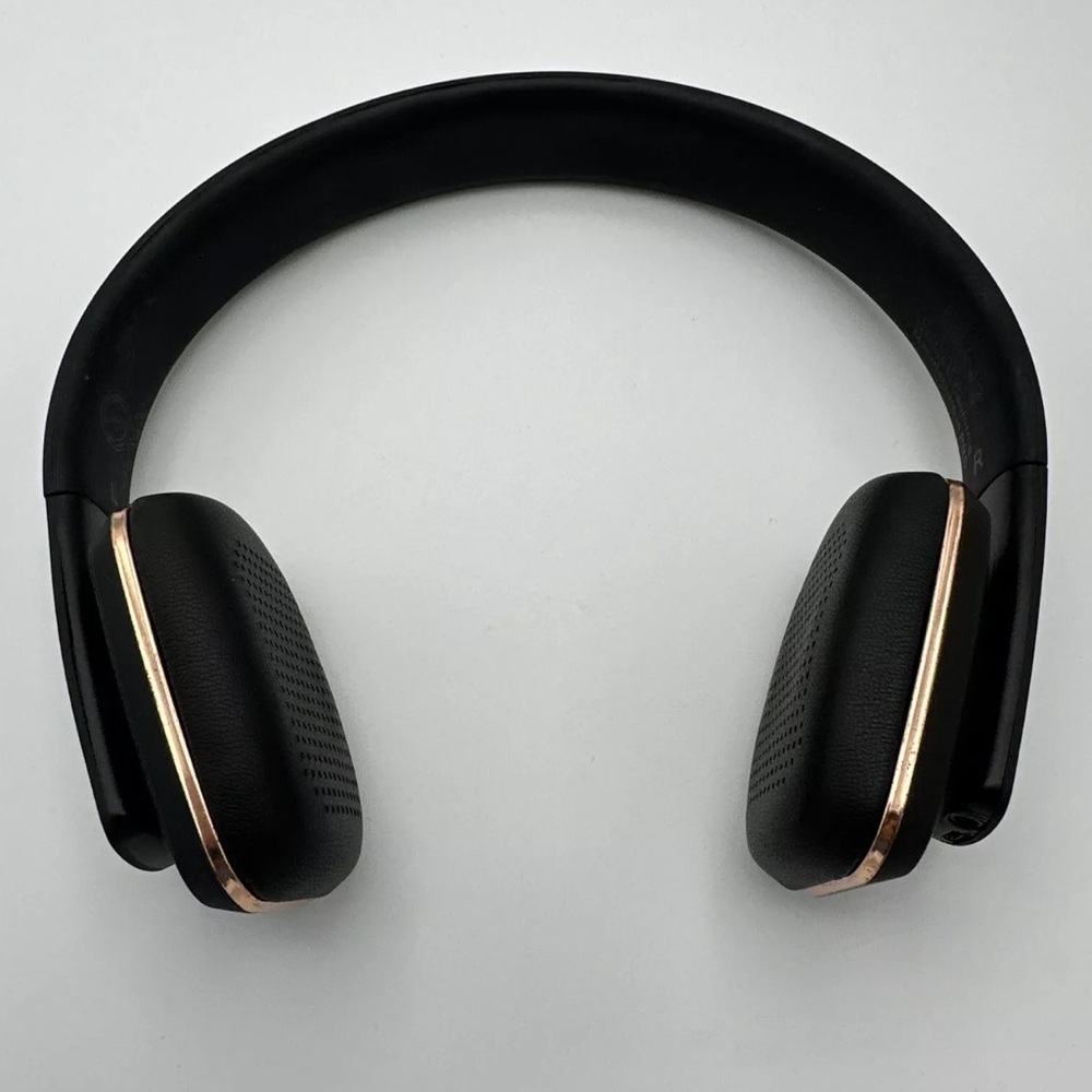 E.G. Audio Wireless Over-The-Ear Headphones‎